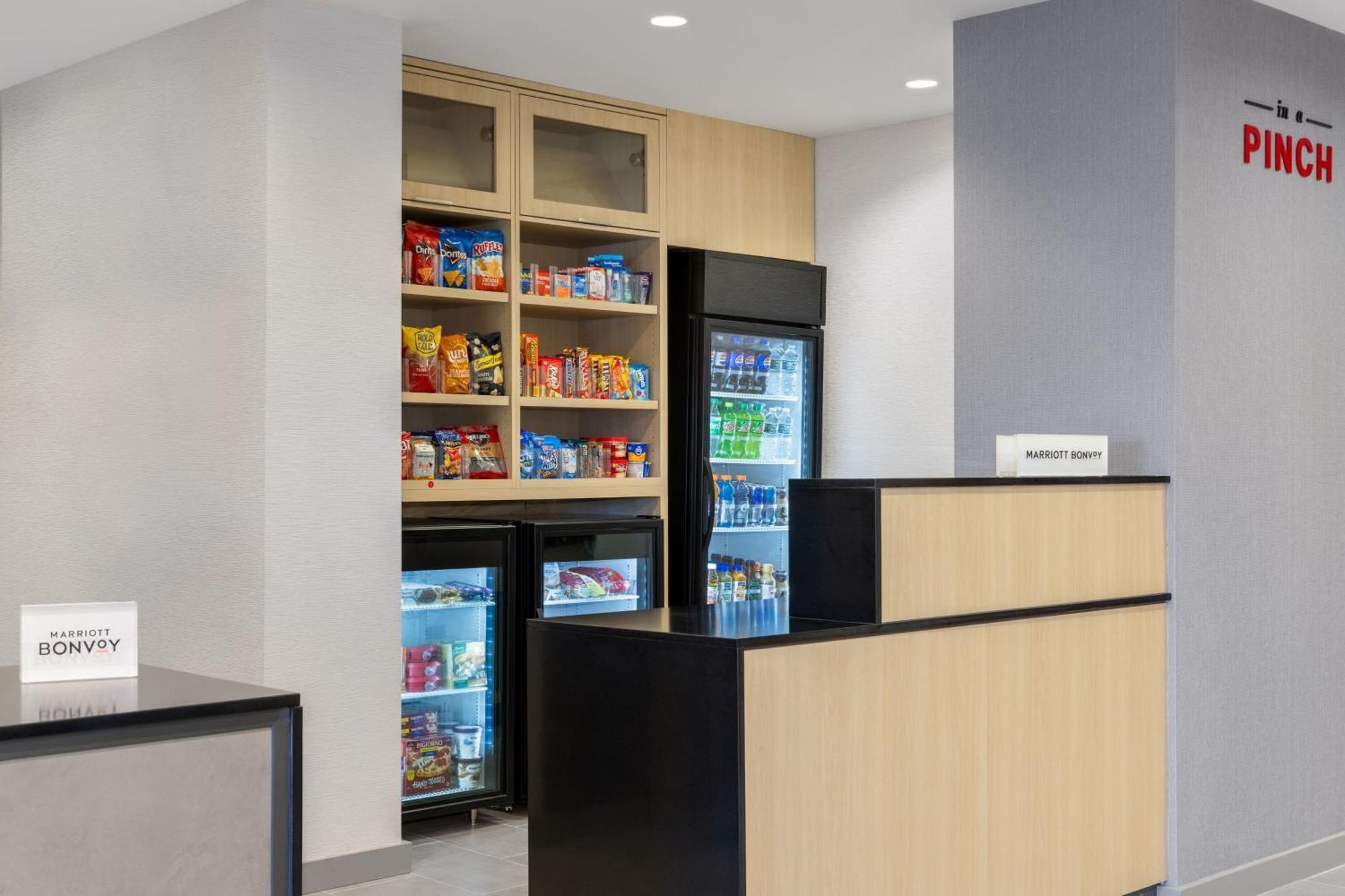 Towneplace Suites By Marriott Geneva At Spire Academy Екстериор снимка