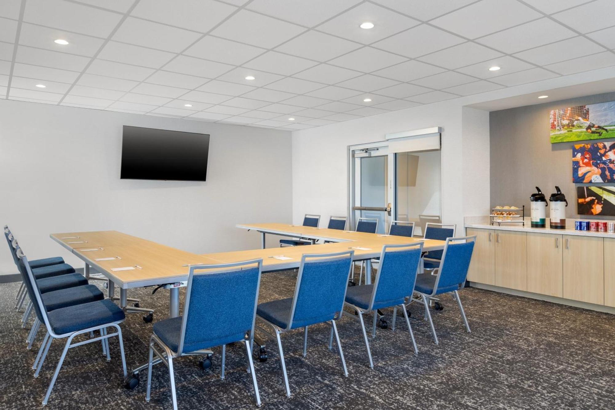 Towneplace Suites By Marriott Geneva At Spire Academy Екстериор снимка