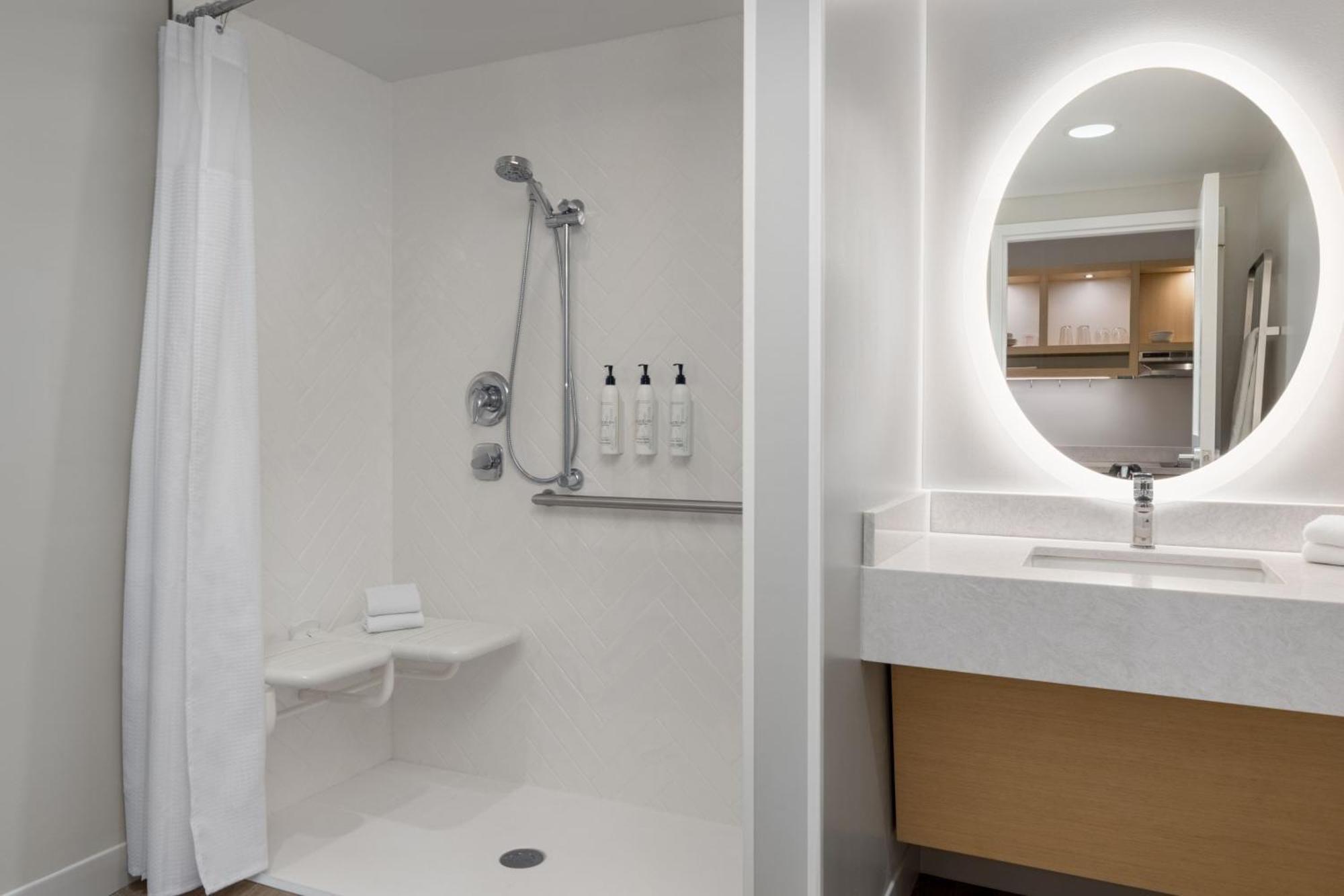 Towneplace Suites By Marriott Geneva At Spire Academy Екстериор снимка
