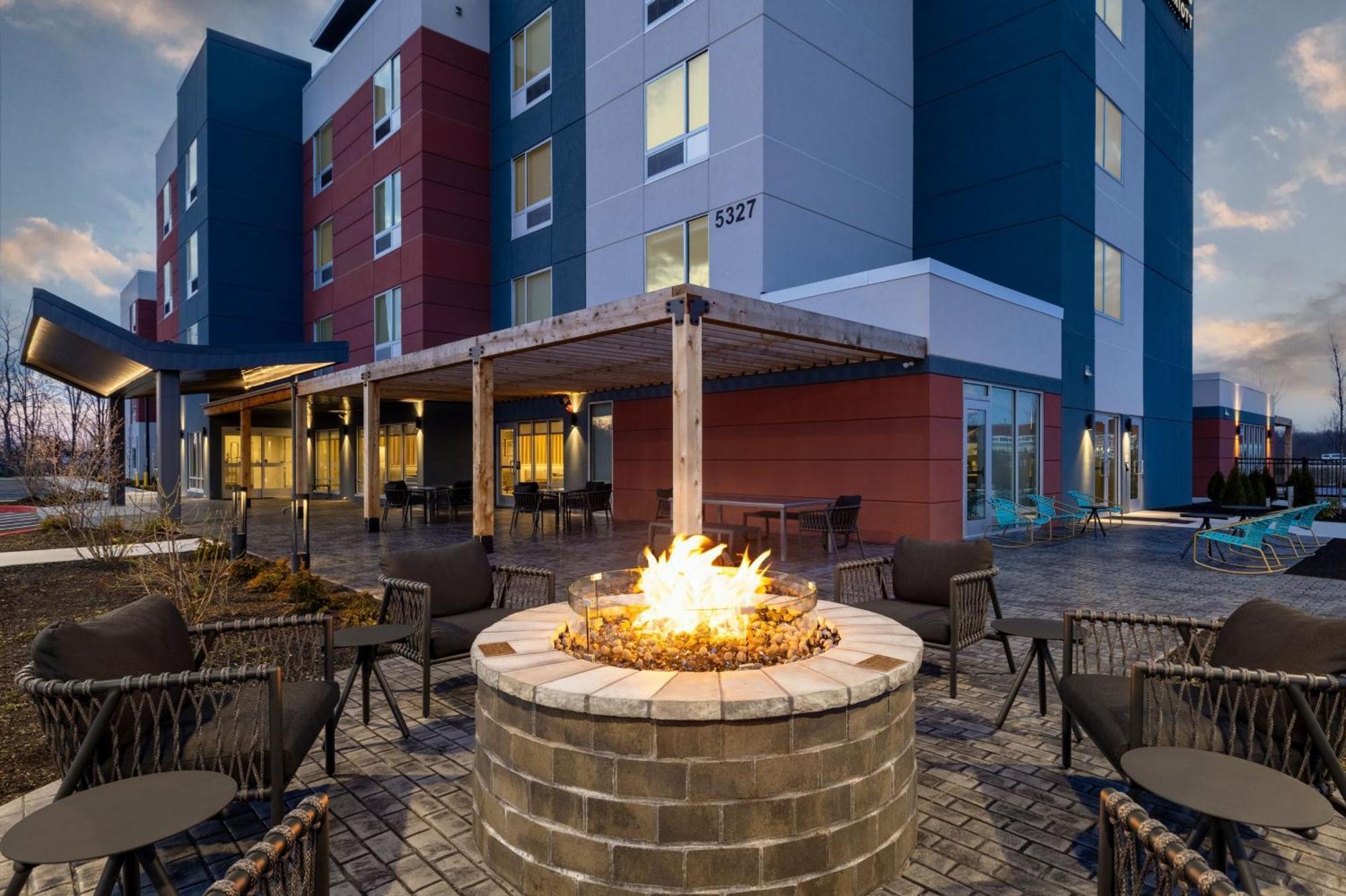 Towneplace Suites By Marriott Geneva At Spire Academy Екстериор снимка