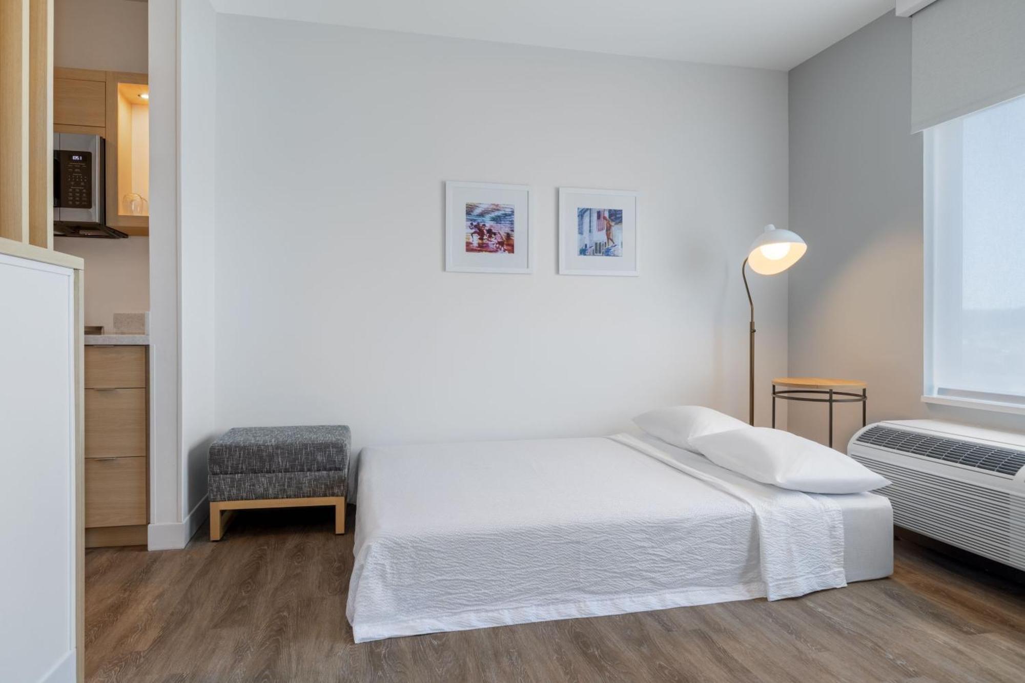 Towneplace Suites By Marriott Geneva At Spire Academy Екстериор снимка