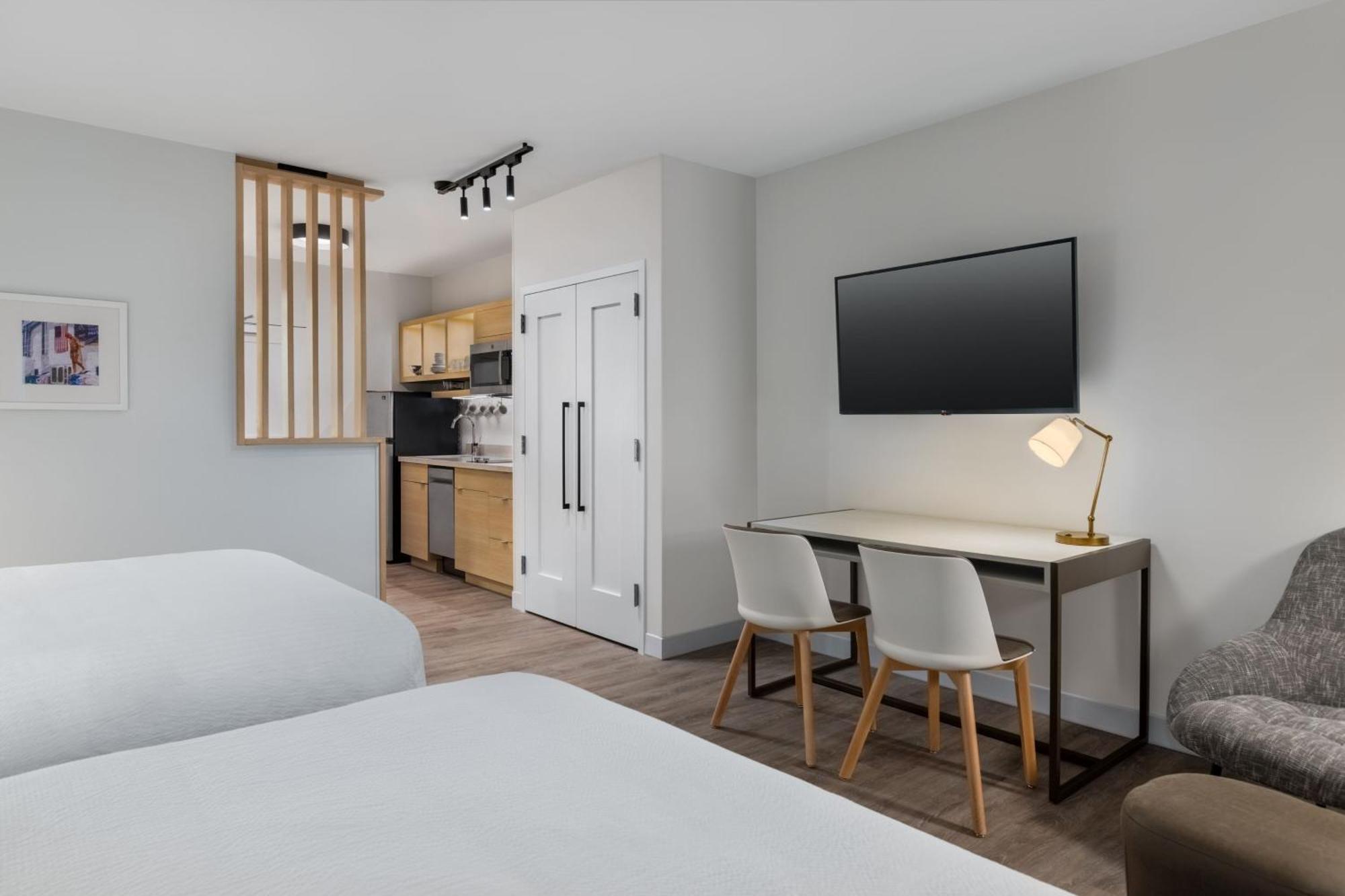 Towneplace Suites By Marriott Geneva At Spire Academy Екстериор снимка